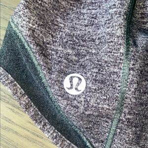 🖤🤍 LULULEMON hotty hot shorts 2.5” in heather grey